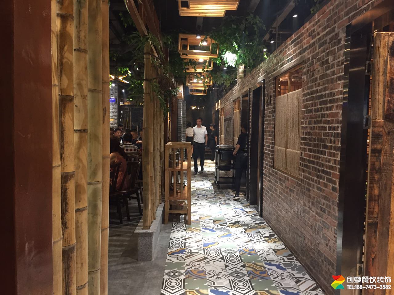 望城黄金台餐饮店就餐过道设计